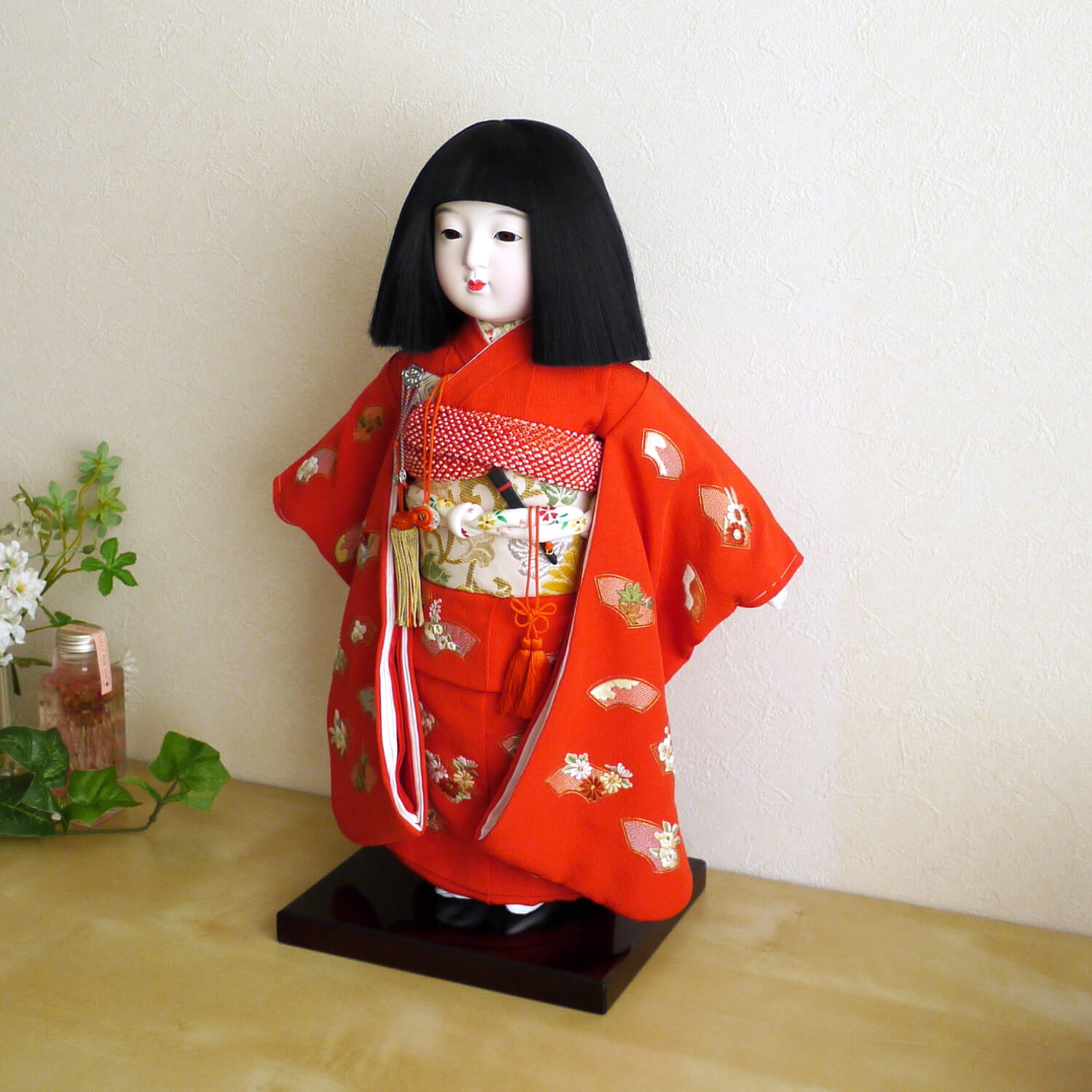 元賀章介作 12号(尺二)正絹手刺繍 扇面に小花 赤色 台 市松人形 女の子