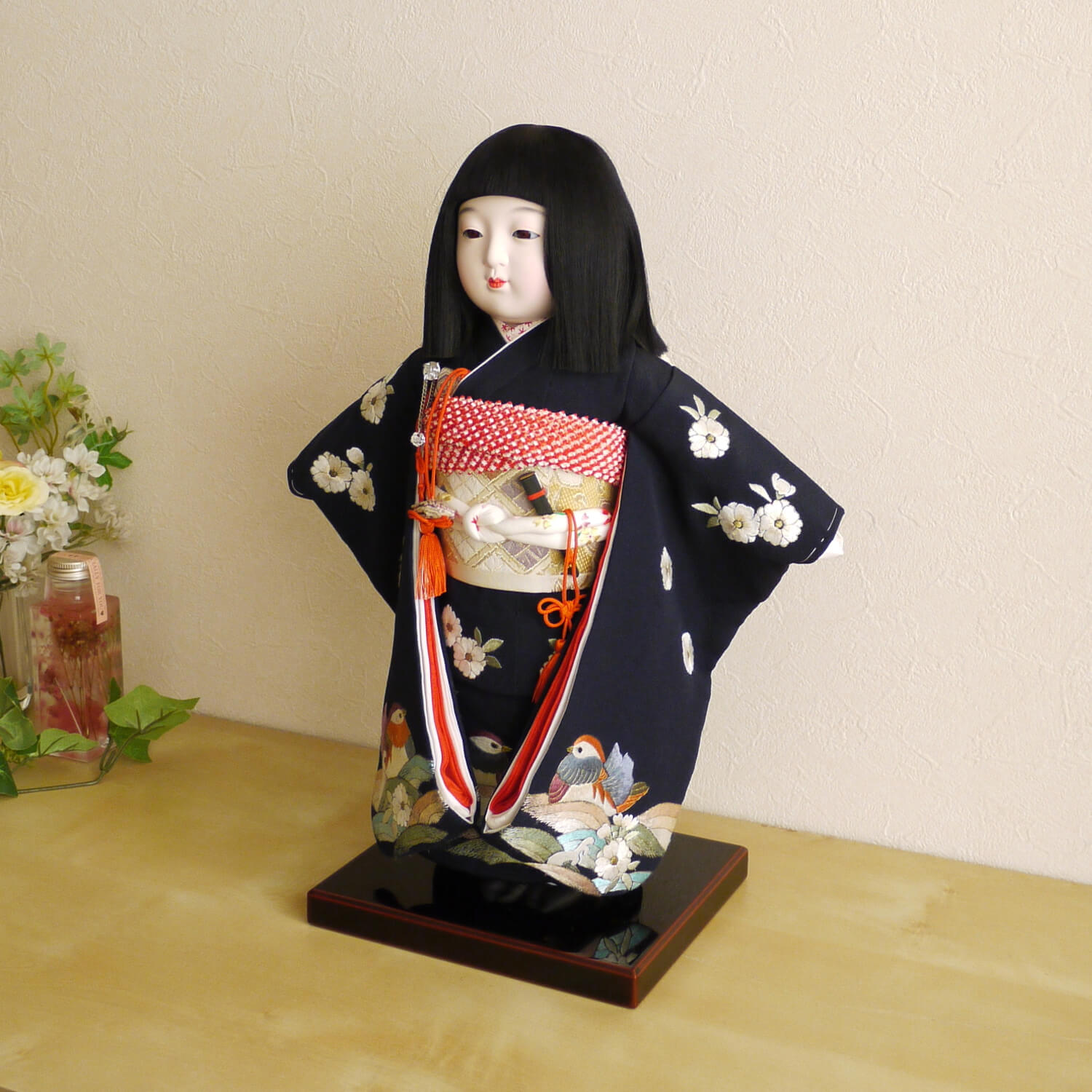 三っ折れ人形古い市松人形　刺繍の着物の女の子　壽印