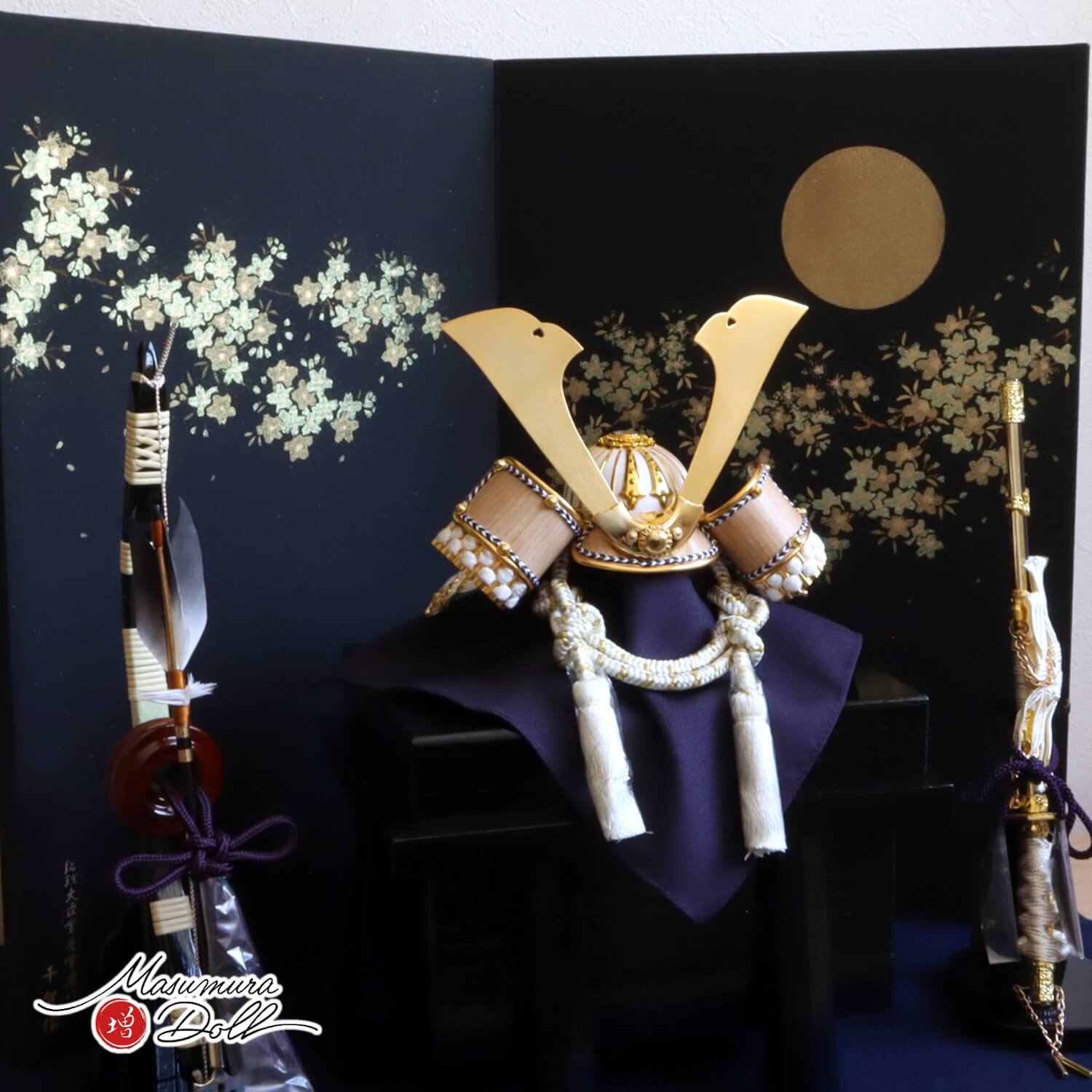 新作 木目吹き返し兜 ゴールド 白糸 蒔絵屏風「月に桜」本藤巻弓