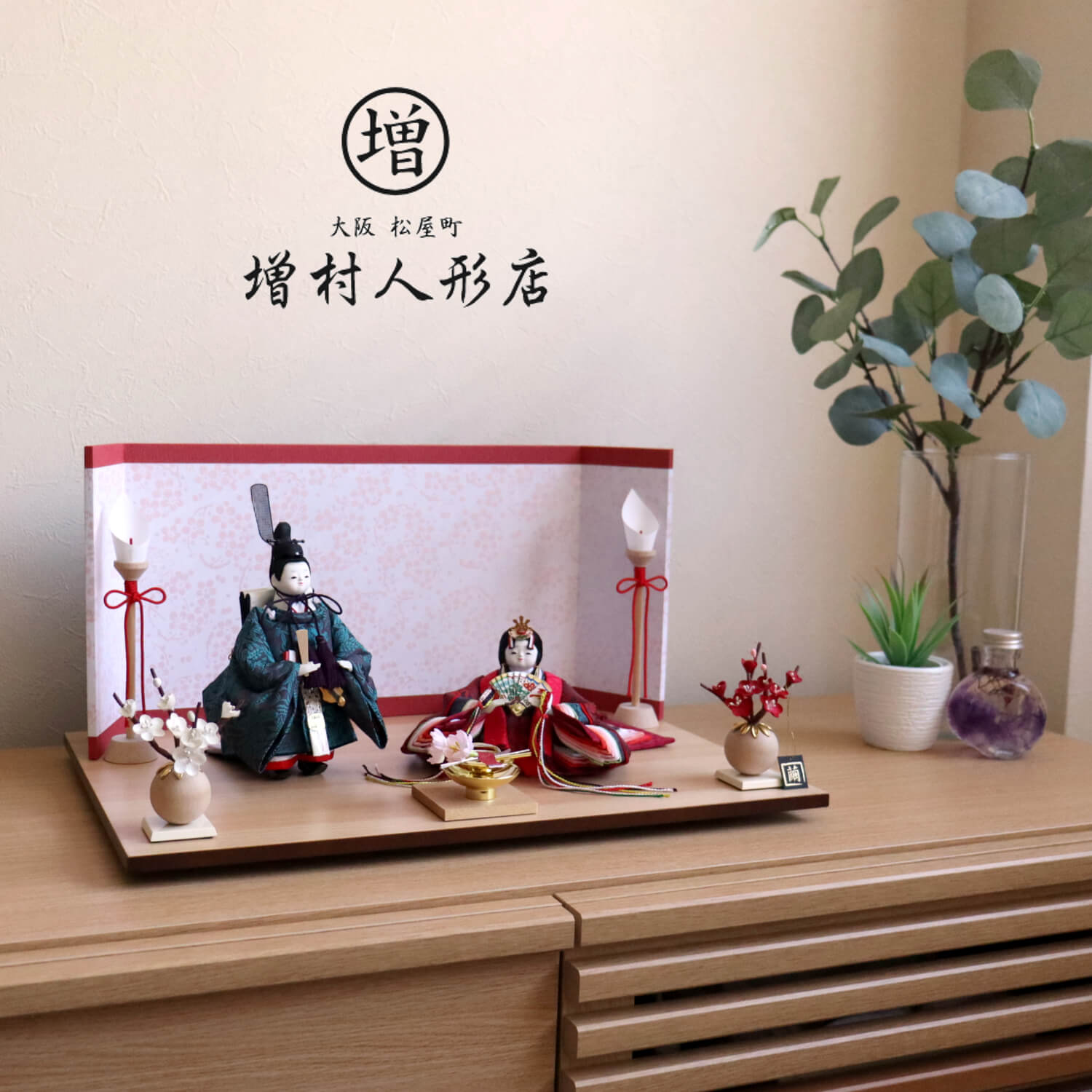 誉勘商店謹製極上正絹立雛 柳三寸 松宝作 京からかみ屏風「深紅ライン梅丸」木製燭台 正絹繭玉紅白梅 盃飾 国産ナチュラル杉台 ひな人形 雛人形 唐紙