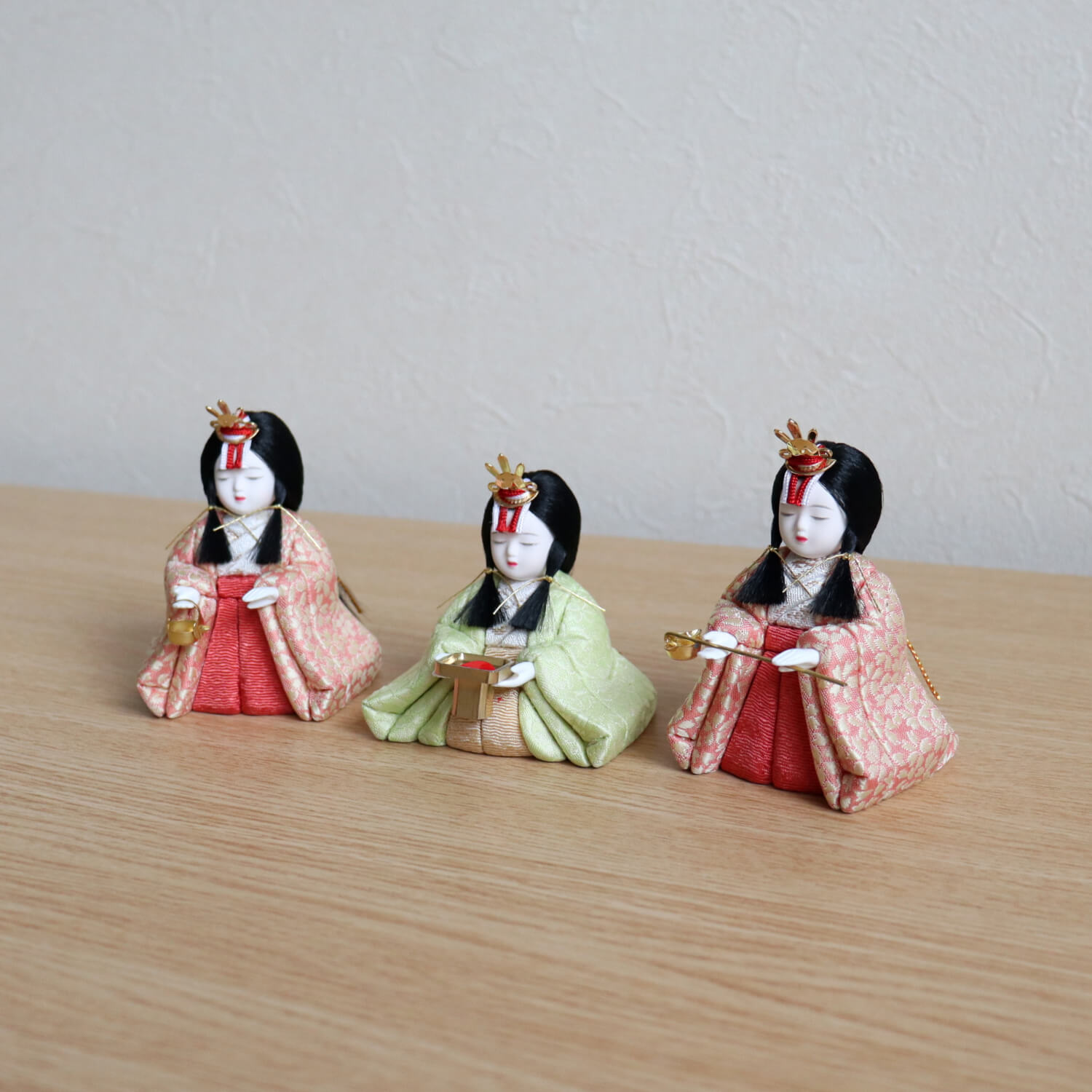 木村一秀作 国産杉・円窓飾り 大和雛10人飾り 総木製道具九品