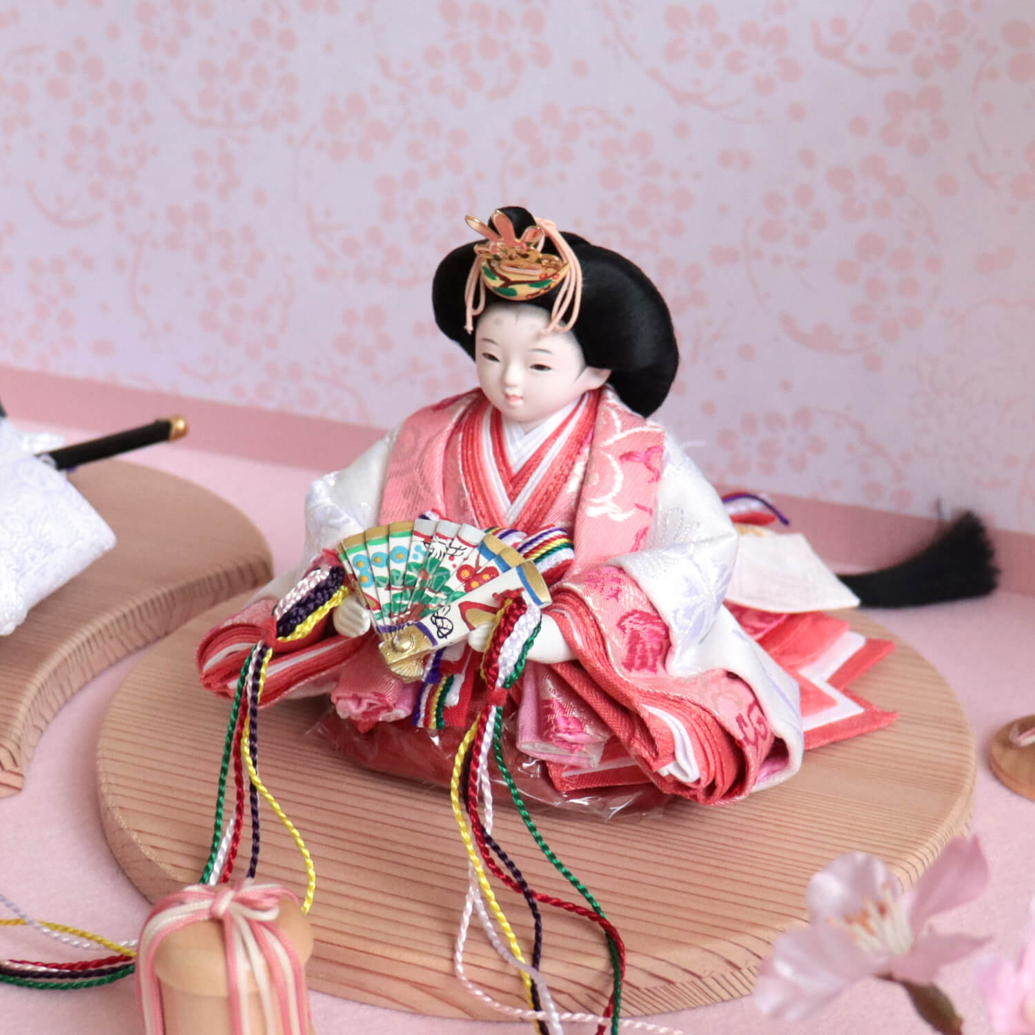 華峰作 柳三寸 西陣織 有職 ピンク唐草 京からかみ屏風「桃色ライン梅丸」木製燭台 貝桶 丸玉桜 ピンク紐 国産杉製月飾台(大) 増村人形店