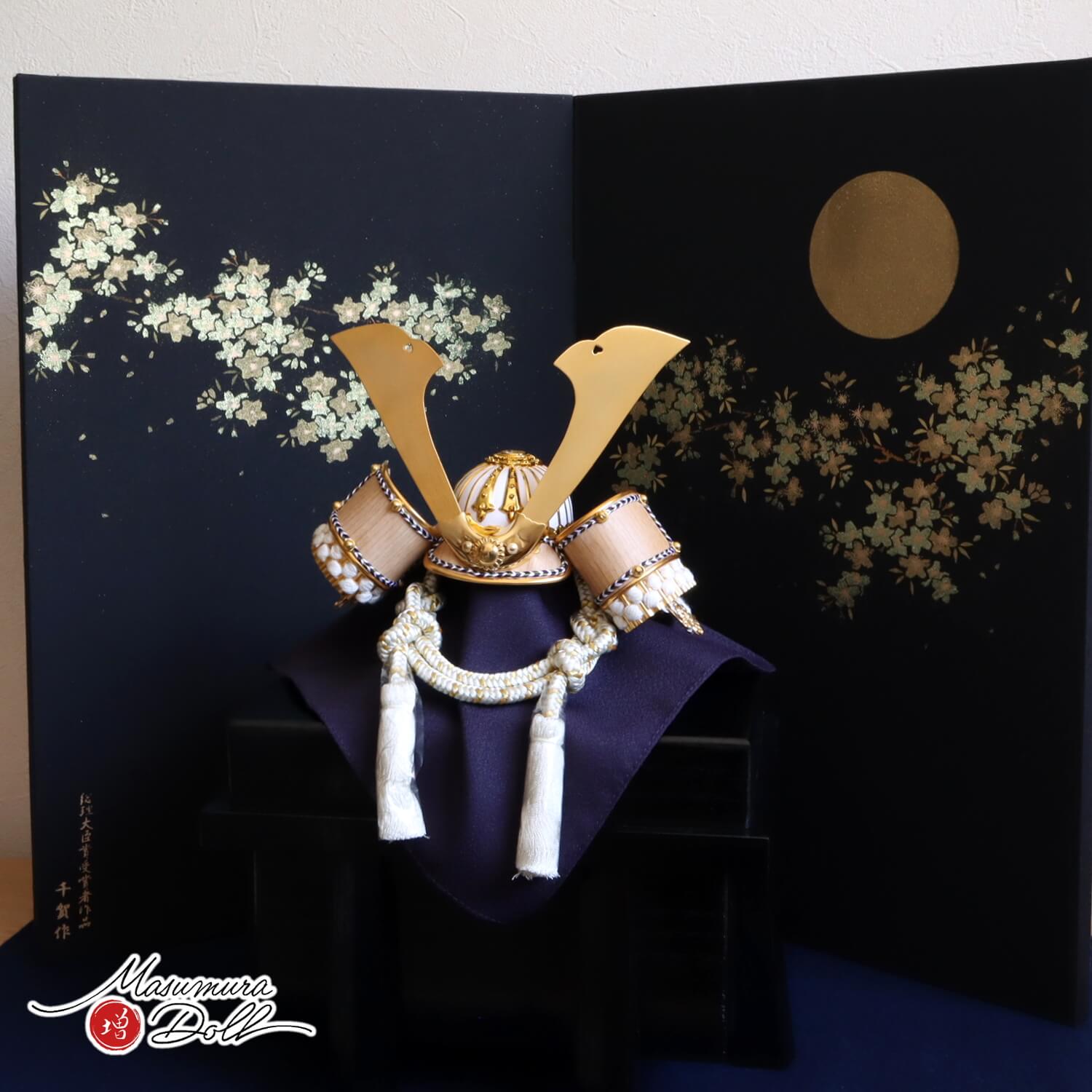最新作 選べる2種類 ゴールド&シルバー 木目吹き返し兜 唐櫃収納 最新作 選べる2種類 ゴールド&シルバー 木目吹き返し兜 唐櫃収納
