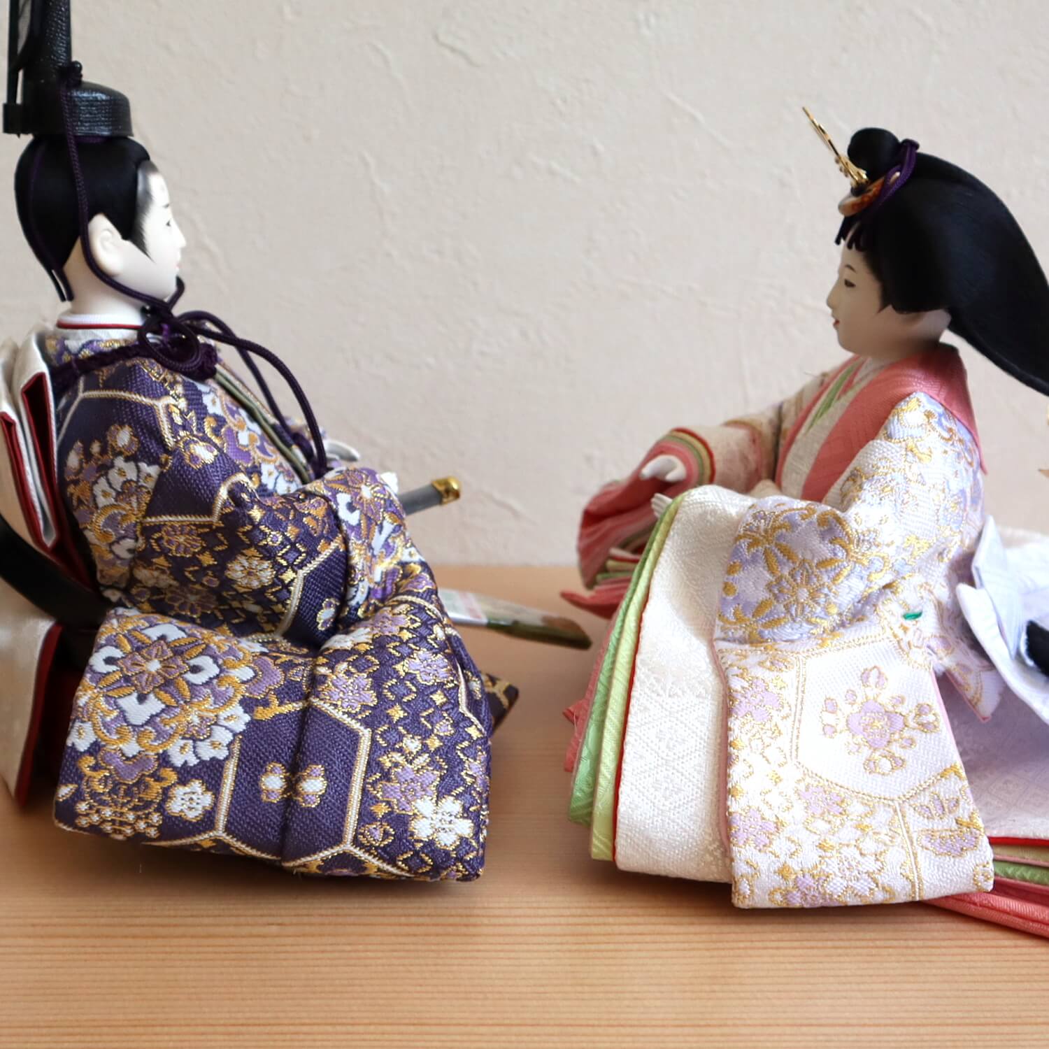 新作 伝統工芸士・清水光雲監修 春光作 25号 芥子 菊立涌グレーピンク 極上金襴 無地扇 ヒノキ枠屏風 本刺繍「ピンクぼかし雪輪リボン桜」コードレス手描き雪… 最新作 伝統工芸士・清水光雲監修 春光作 25号 芥子 極上金襴 「亀甲花